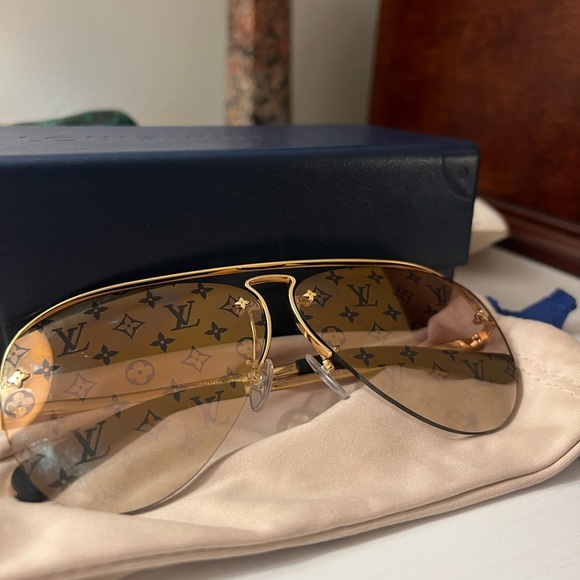 Louis Vuitton Aviator Style Gold Sunglasses - Picture 2 of 2